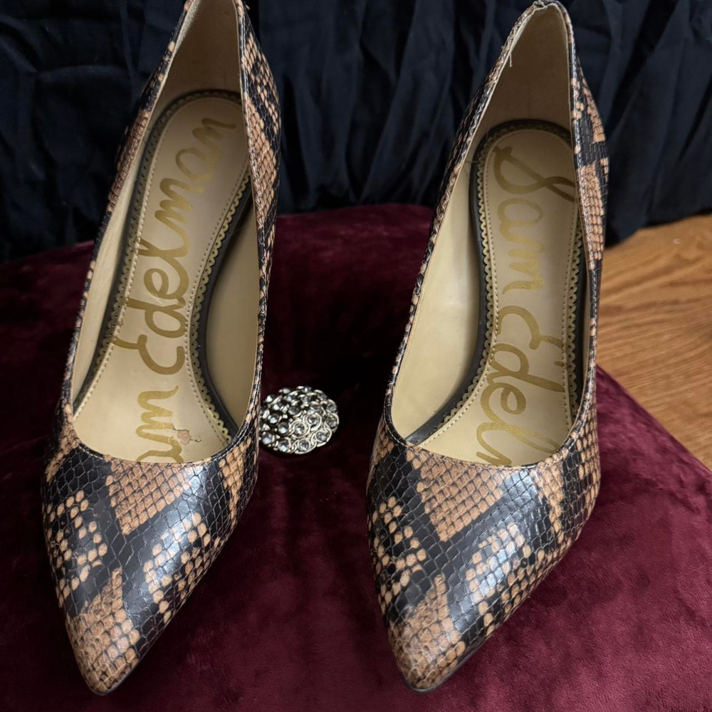 Sam Edelman HAZEL POINTED TOE PUMP
✨ Open to reasonable offers